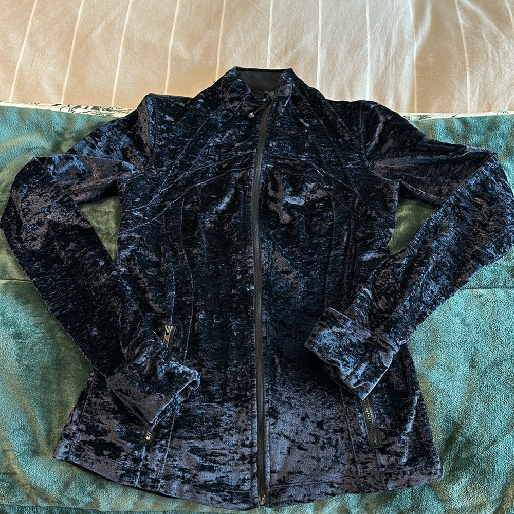 Lululemon size 6 Define Jacket crushed velvet Black